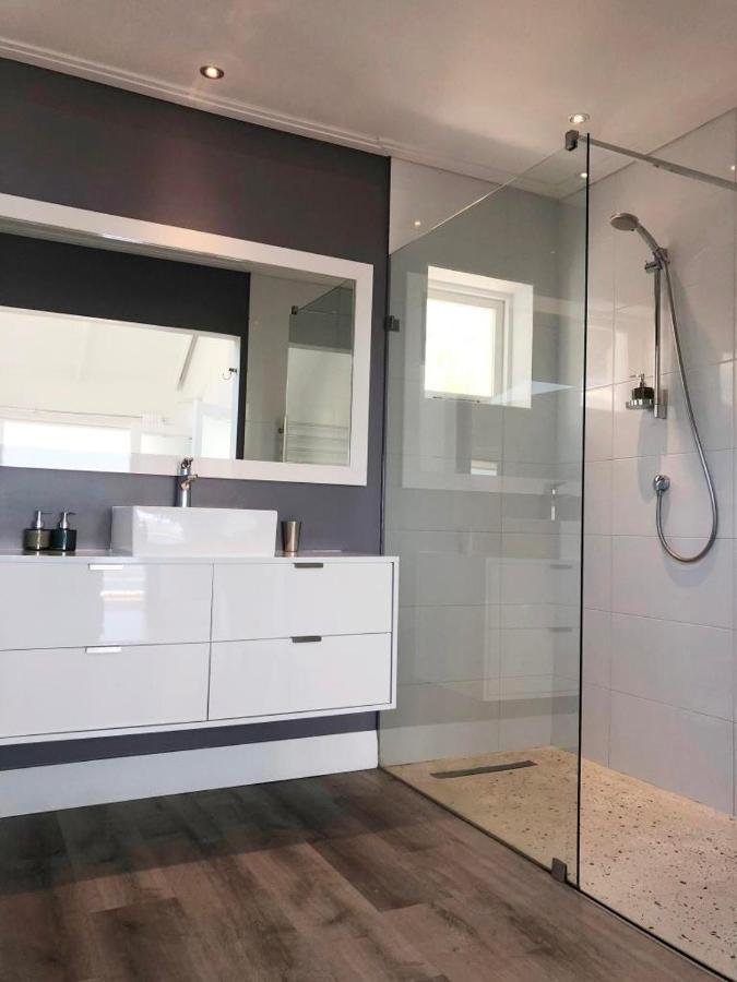 Camps Bay Loft With Stunning Mountain And Ocean Views Apartment เคปทาวน์ ภายนอก รูปภาพ